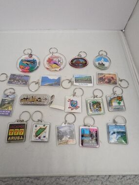 LVintage Souvenir Acrylic Keychain Lot of 18 Travel Destinations ( Lot #3 C5)